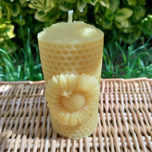 Sunflower natural beeswax candle - Unboxed