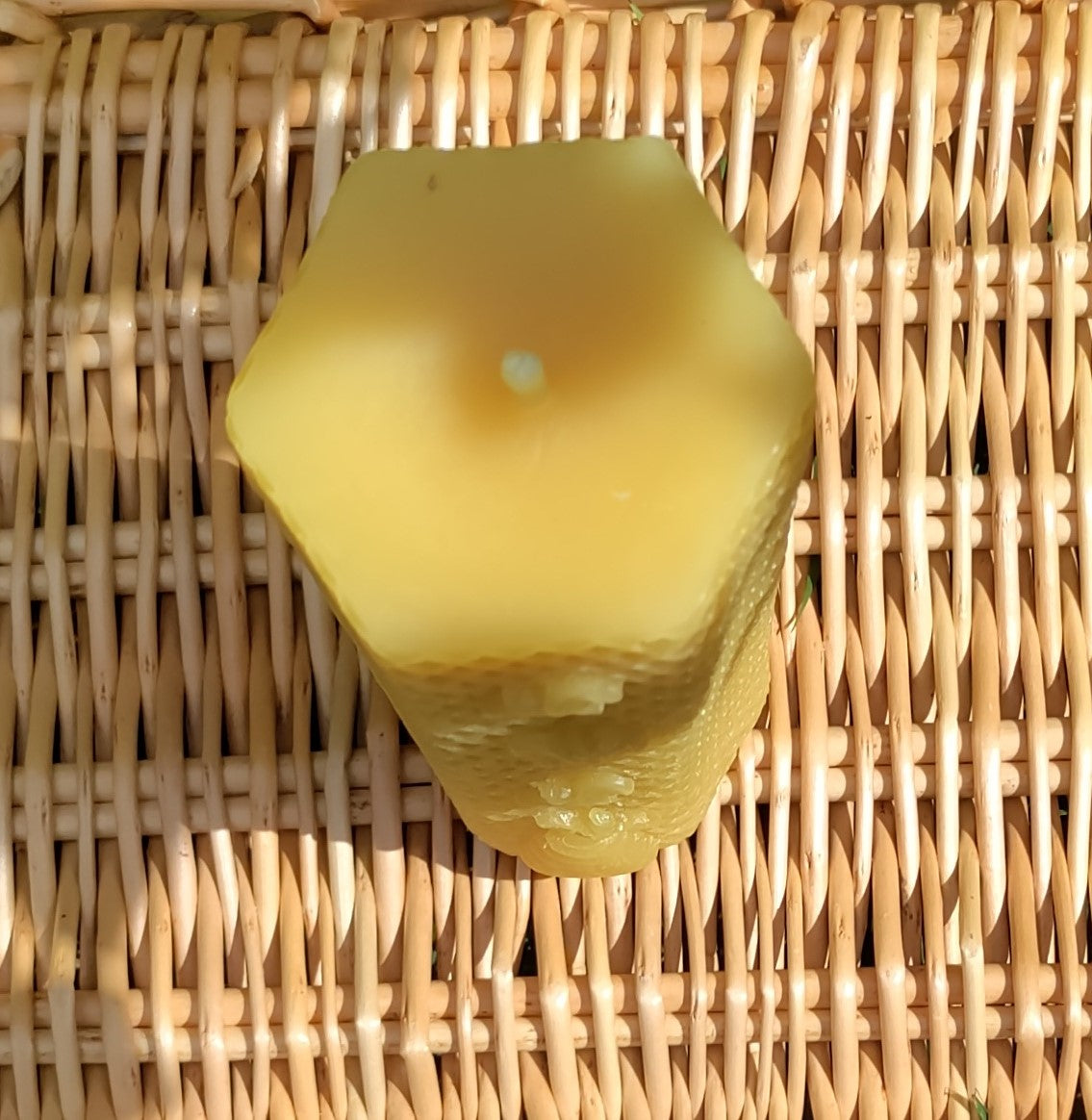 Tall honeycomb natural beeswax candle - Boxed