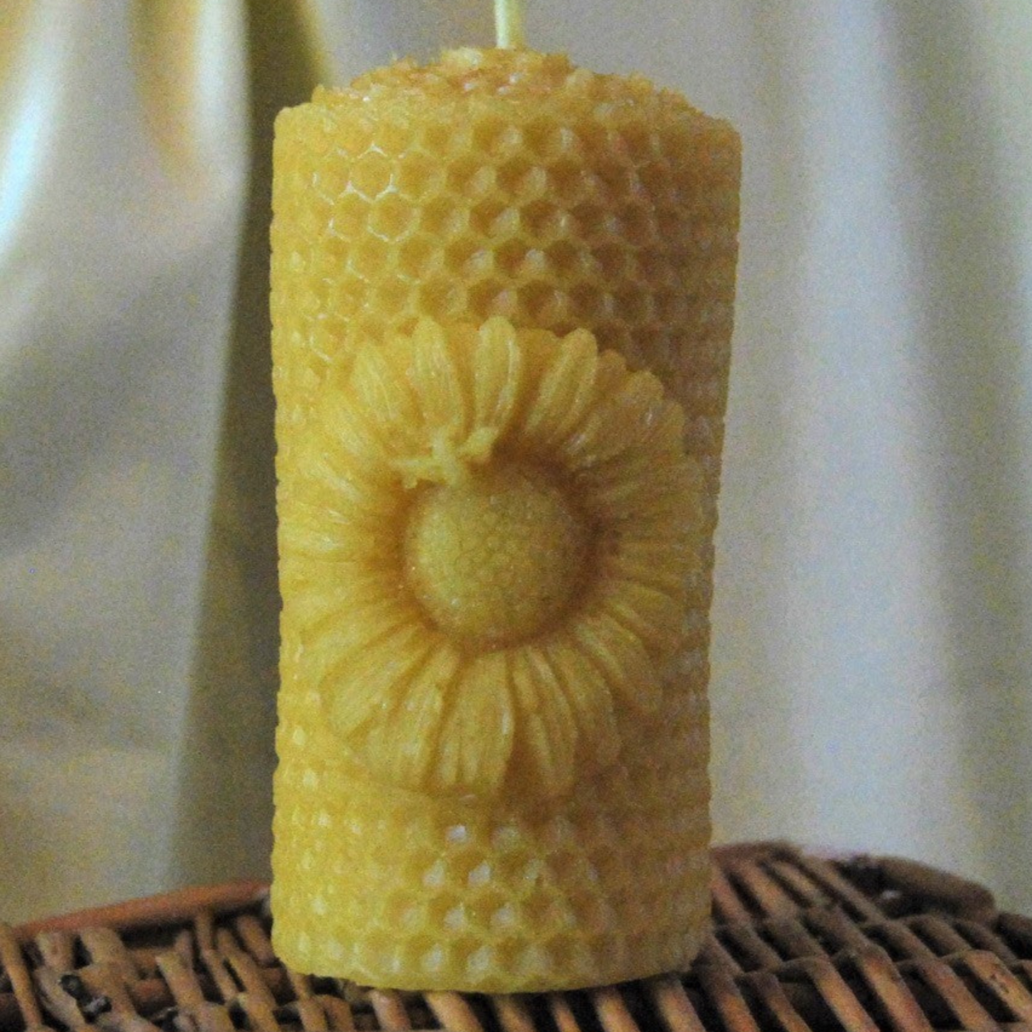 Sunflower natural beeswax candle - Boxed